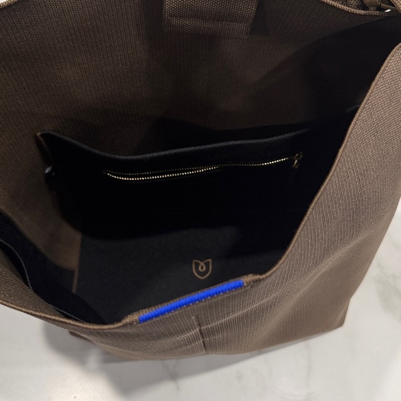 RARE Rothys Bucket Bag Brown Purse Like New - Picture 7 of 13